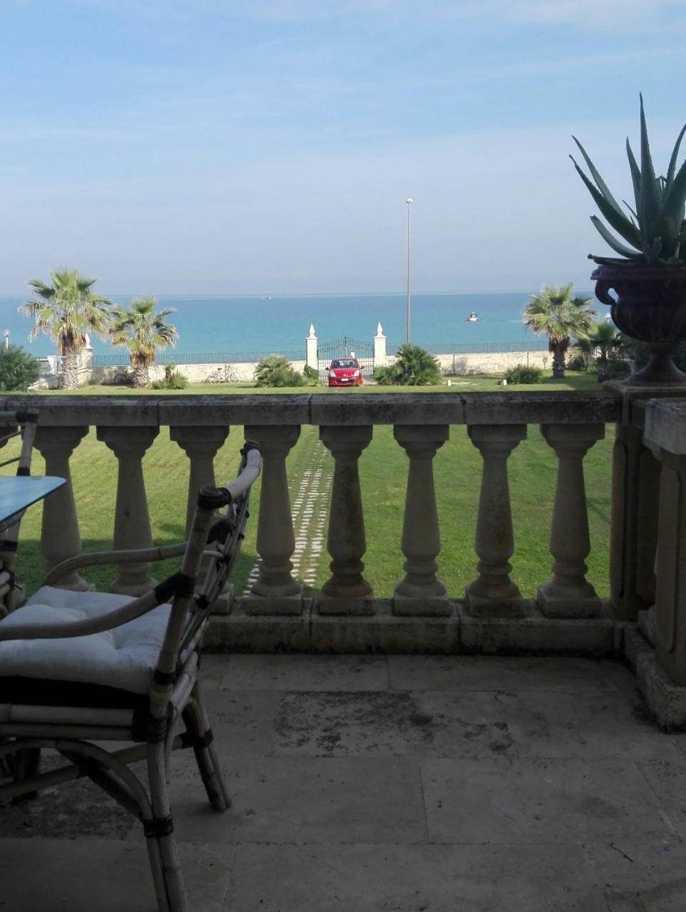 Villa Longo De Bellis Bari Extérieur photo